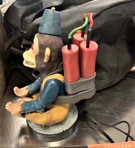 TSA မှ Tsa မှ Creetage အိတ်များဖြင့်တွေ့ရှိသော Duty Monkey Biot Replica ၏ခေါ်ဆိုမှု